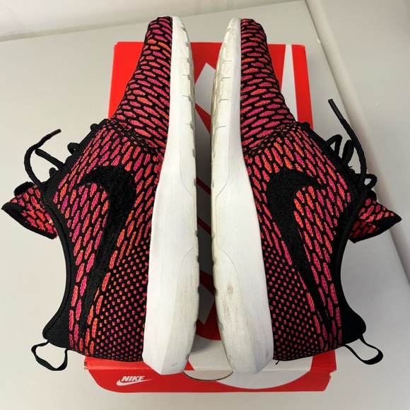 RARE - Nike Roshe Run Flyknit 'Fireberry' - Size 9 Men's - Picture 7 of 11